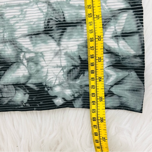 Lululemon Swiftly Tech Short Sleeve 2.0 Shibori Stripe Graphite Gray - Picture 10 of 12